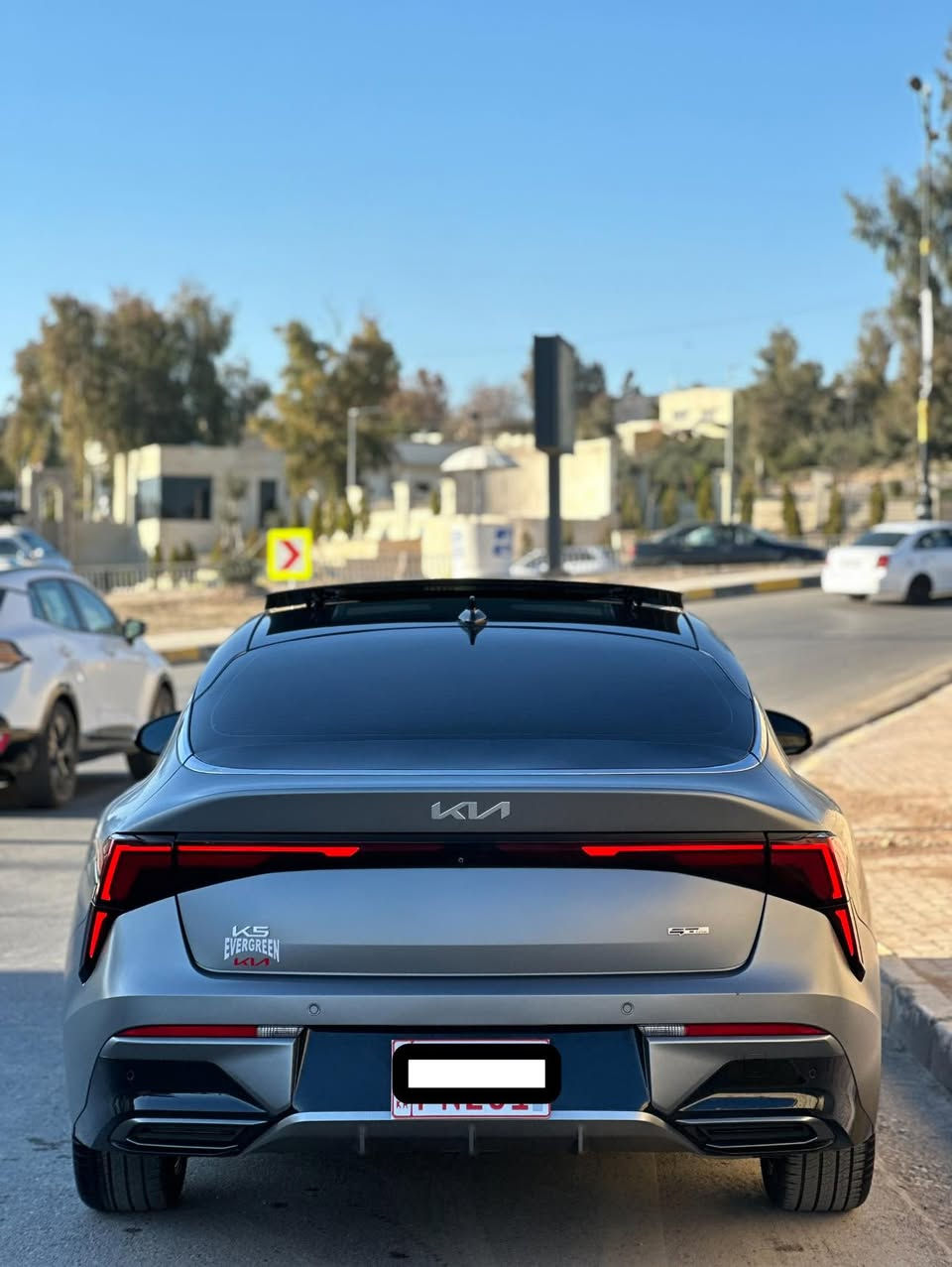 السلام عليكم رمضان كريم
مستمرين بعروض العيد
كي فايف جيتي لاين 
دخول جديد
موديل ٢٠٢٥
رقم كاتي
تترقم شمالي 
ماشيه ١٣ الف ميل 
.
الضرر 
جاملخ وبوند فقط بدون دواخل 
شرط الفحص والسونار 
.
المواصفات
عداد ديجتال 
بانوراما 
كشنات جلد داخل ابيض
تو ويل 
اللون المميز 
تدفئه كشنات 
رادار امامي
رادارات جانبيه 
هاند بريك بصمه 
أربعة أنظمة قياده 
تحديد مسار 
كروز سرعه 
وبقية الموصفات المعروفه 
.
الموقع الموصل حي نركال 
لمعرفه السعر الاتصال على الرقم 
***********
