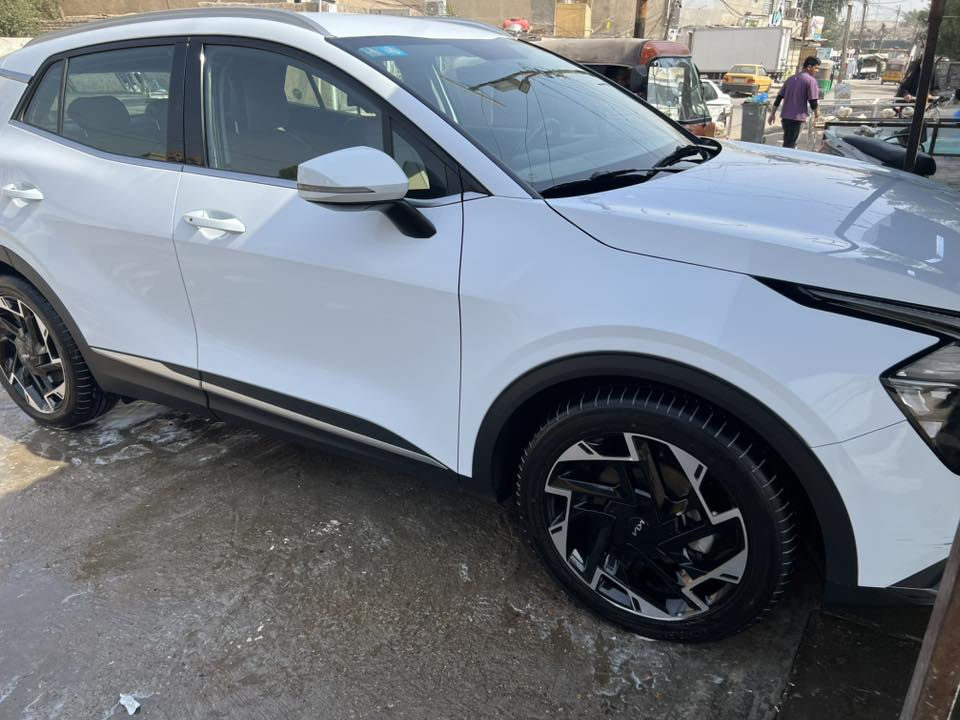 السلام عليكم كيا سبورتج خليجي ٢٠٢٤ فول مواصفات عدا البانوراما السياره مكفوله كفاله عامه من الضربه والصبغ والبارد والفتح من كل النواحي ماشيه ٣٢ استخدام شخصي السياره بسمي سبير ما نازل بيها فحص سونر السعر ٢٢٣ بيها مجال بصيط العنوان بغداد البلديات ***********
