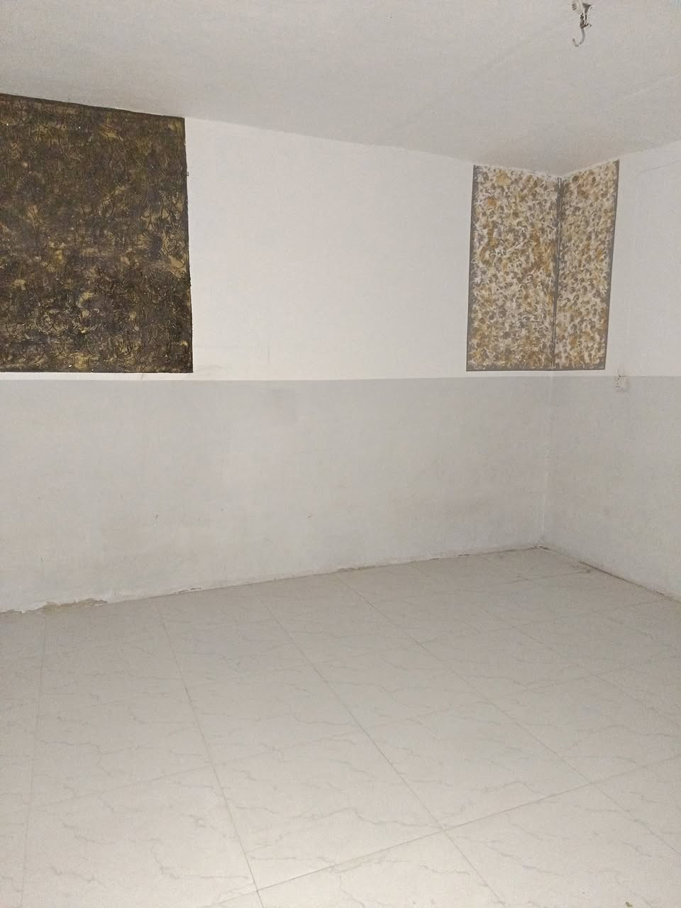 يوجد لدينا دار للايجار في حي ميسان قطاع 14 قرب المركز شرطه مساحه الدار 75 متر يحتوي الدار على غرفه مطبخ استقبال الطابق الثاني غرفه ومخزن سعر ايجار 250 مع الماء والكهرباء الاستفسار اتصال على الرقم #ابوحوراء
***********///***********
للاستفسار الاتصال او واتساب #احمد *********** 
اتريد تبيع بيت عرصة الاتصال او مراسلتنا عن طريق الصفحة
