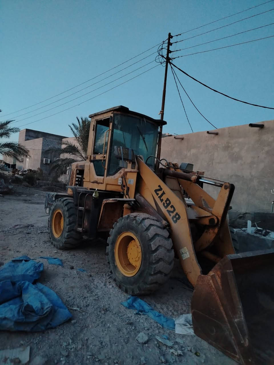 سلام عليكم بسب المواعيد الكاضبي  شفل صيني لبيع موديل 15 شخال مكينه توه مسويه تفصيل كثر تصل على الرقم ***********
