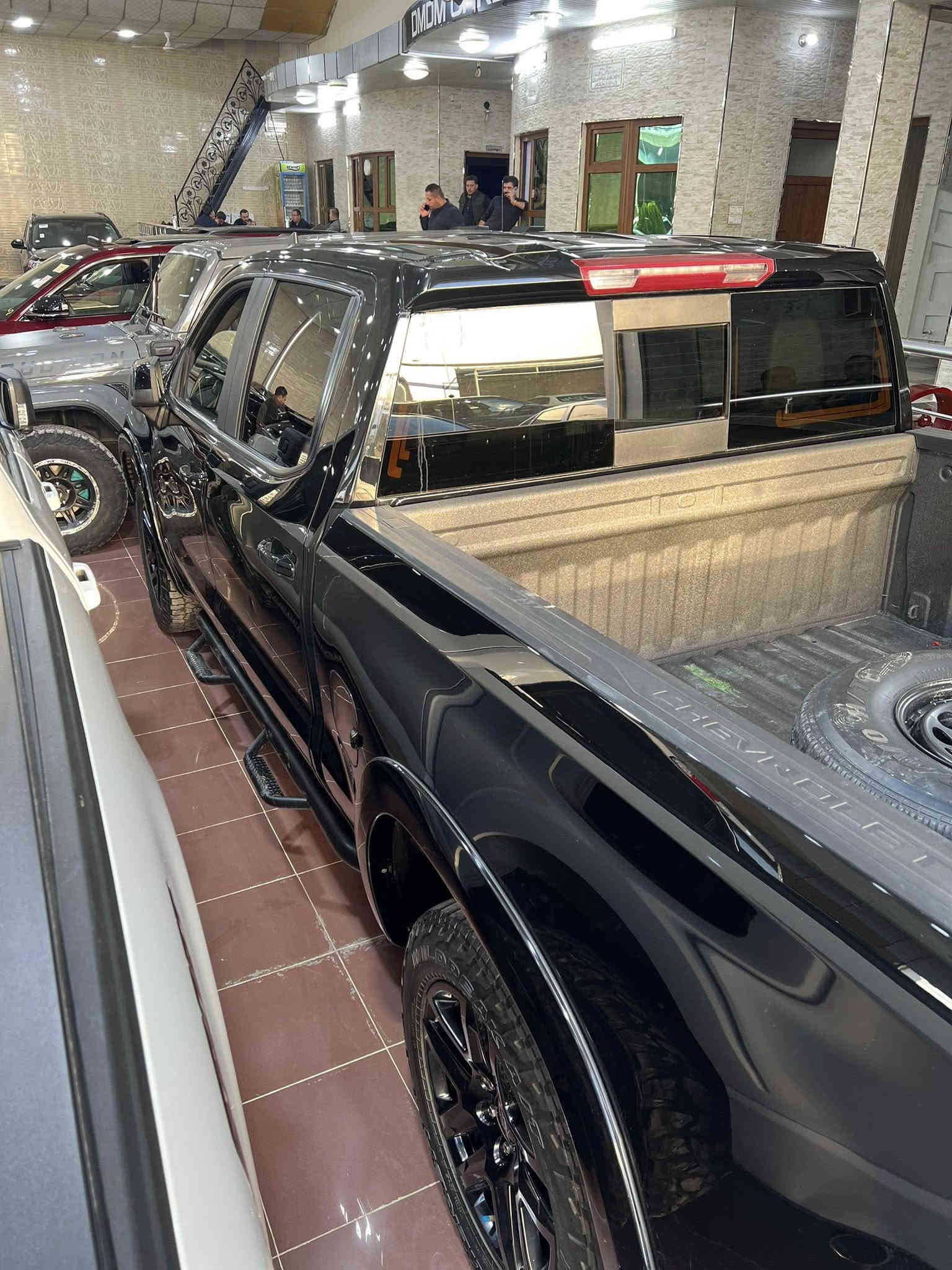 شوفرليت سلفرادو Z71
موديل:2023
ماشية:120mi 
محرك:v8 5300
فورويل:4*4
شكل جديد 
دشبول تاهو
گير طرح
جاملغ تبديل
بدون دواخل وايرباك
سعر:320 
بدون رقم تترقم شمالي
 رقم شاصي: 2GCUDEED1P1117437
***********
