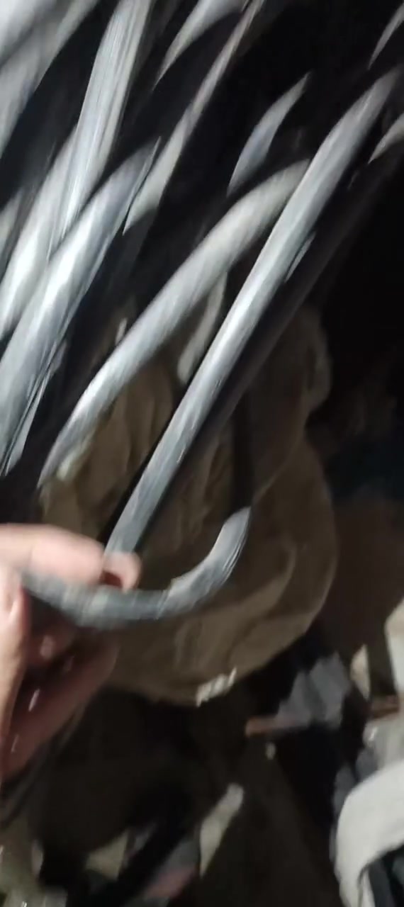 سلام عليكم كيبلات البيع العنوان ديوانيه الحمد السعر خاص مستعملات بس اخو الجديد والله قبل اربع تشهر اخذناهن والمنطقه تاسست جديد وفتحناهن الطول 400اربع ميت متر موبايل ***********
