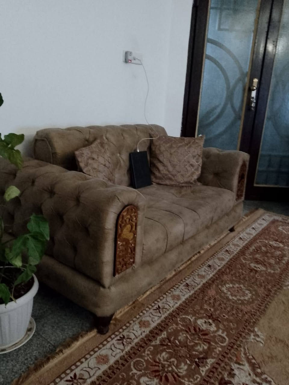 السلام عليكم تخم 10مقاعد السعر 550وبي مجال 
ديوان سعره 175وبي مجال
بوفيه ب150وبيها مجال العنوان الكريعات 
***********
