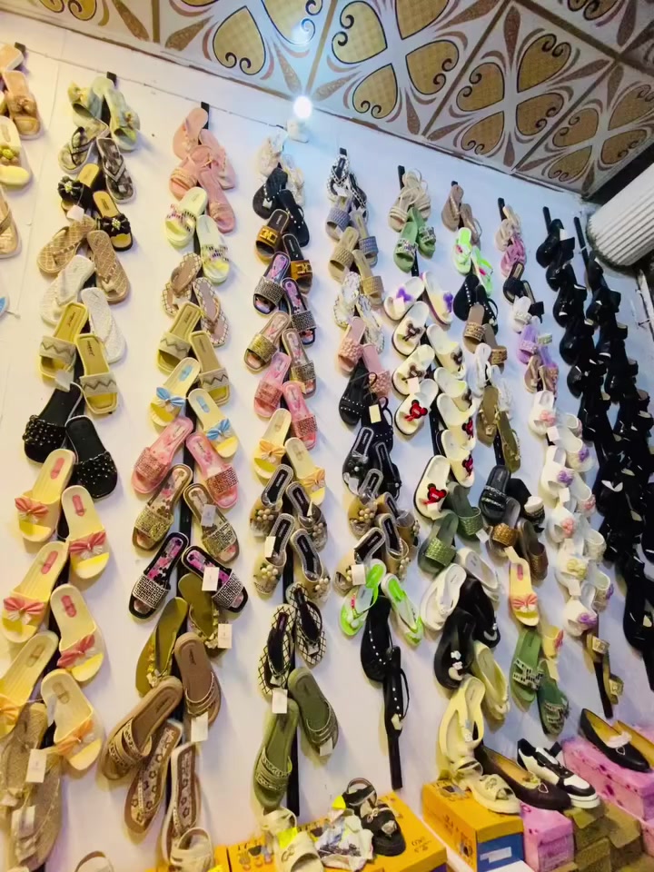 سلام عليكم طبعاً بمناسبة عيد الفطر المبارك وفرتلكم جميع انواع الاحذيه ول شحاطات رجالي ونسائي واطفال شتردون توفر يمي ب اسعار تنافسيه عنواني سوق المحاويل مقابيل شعبه البيئه بل قرب من دكتور ازهر زوروني شتردون توفر  يمي


**إذا كنت صاحب هذا الإعلان وتريد حذفه لأي سبب، رجاءا أرسل رسالة إلى الدعم الفني**