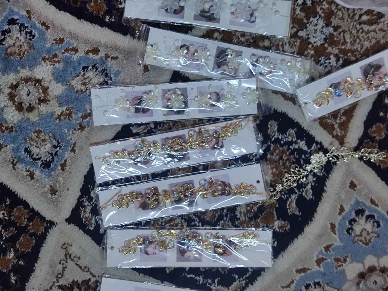 السلام عليكم خواتي جان عندي صالون نسائي عزلتو عندي غراض لبيعه
صبغ شعر عدد 18 سعر القطعه 2000
تاج شعر عدد    3.  سعر المجموع 7000
شعر طويل  عدد 5 سعر المجموع 5000
عدسه عيون عدد 2 سعر المجموع 6000
ريموش دسته كامل  سعر المجموع 5000
صبغ اظافر عدد 1.  سعر المجموع  5000
صبغ حواجب عدد 1  سعر المجموع 2.50
دهن شعر عدد 1.      سعر المجموع 1.50
قداح مال ملفع عدد 9 سعر المجموع 15000
اظافر و لحيم عدد 5.       سعر المجموع 5000
طوقه مال شعر اسود عدد 1 سعر المجموع 1000
مقص مال شعر عدد 1.    سعر المجموع 3.50
رقم تلفون الواتساب ***********
