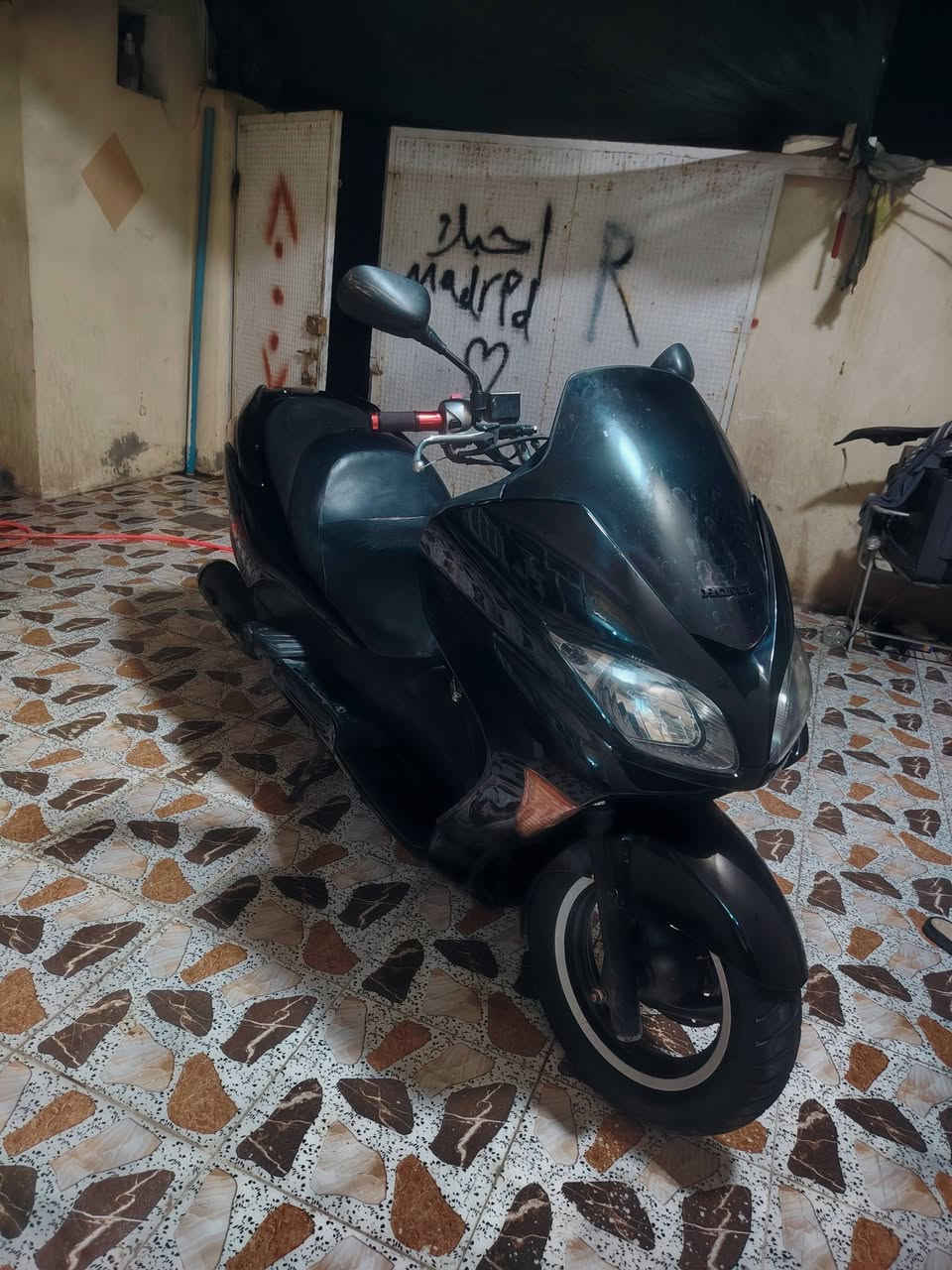 السلام عليكم فورزا ٠٩ كرستال دراجه للبيع لون اسود ملكي كير ملغي وكلجات عميه بلاد دراجه ما ناقصهه برغي تجوه موجوده تجي تشغل وتطلع دراجه بالحقيقه احلا من الصور المواصفات معروفه العنوان ديالى السعر خاص للاستفسار / ***********
