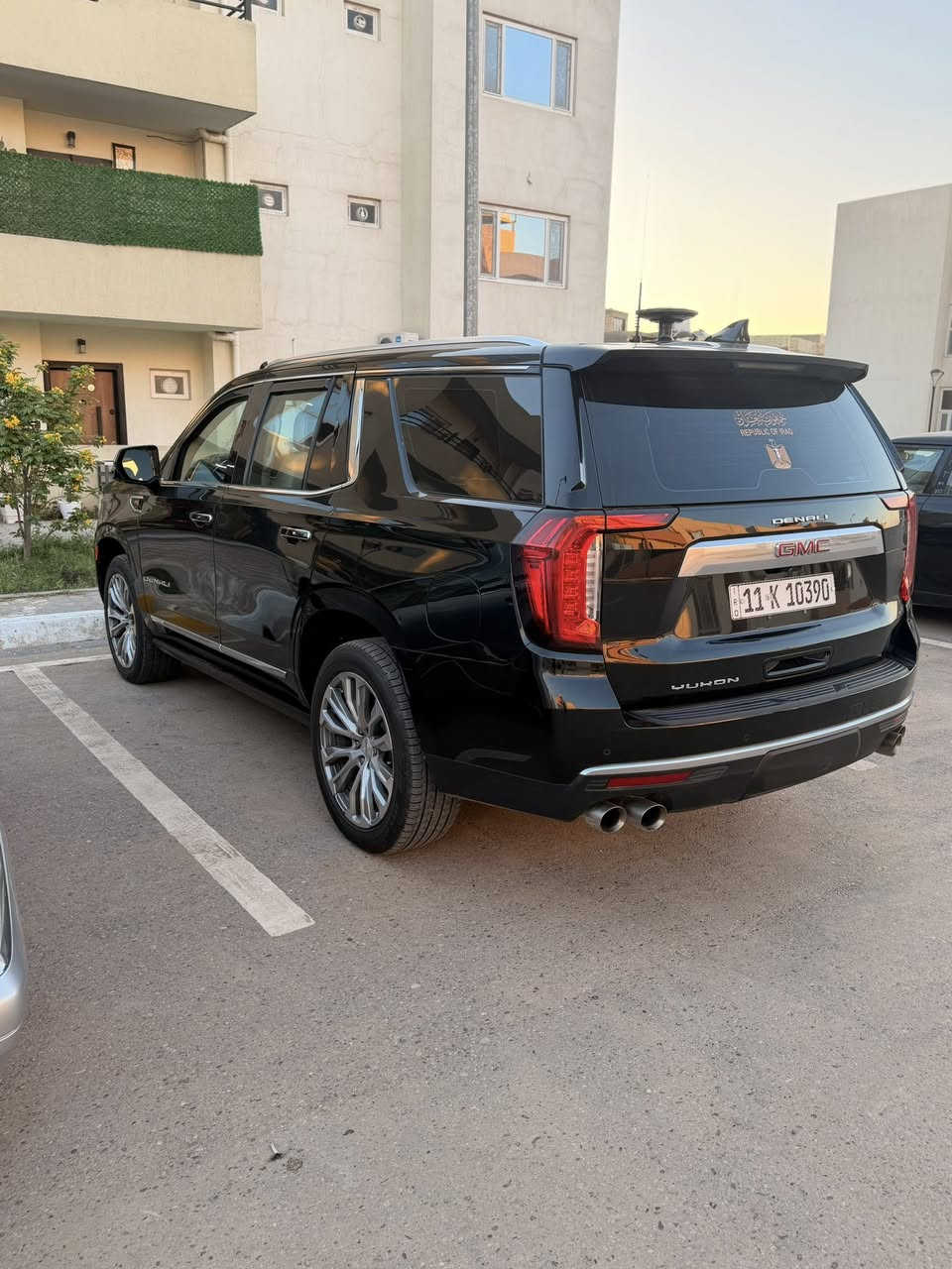 � فرصة ذهبية | للبيع GMC Yukon Denali 2023 فل كامل
🔥 موديل 2023 | وارد خليجي | تحت ضمان الشركة 🔥

📊 الممشى: 47 ألف كم (حقيقي ومضمون)

✨ المواصفات الفخمة:

* فتحة سقف بانوراما كاملة

* محرك قوي جداً وأداء عالي

* داخلية جلد فاخرة (نظافة وكالة)

* شاشات متعددة + نظام ملاحة

* كاميرات 360 + حساسات أمامي وخلفي

* تشغيل بصمة + ريموت ستارت

* تبريد وتدفئة مقاعد

* نظام صوتي احترافي

* دبل (دفع رباعي) جاهز لكل الطرق

🔧 الحالة:

السيارة شبه جديدة حرفياً، استخدام خفيف جداً

ممشى قليل مقارنة بالموديل

ما تحتاج أي صرف نهائياً

💎 نقاط القوة:

* تحت ضمان الشركة (راحة بال)

* وارد خليجي (تحمل عالي للجو)

* نظافة عالية جداً + جاهزة للاستخدام

📍 الموقع: (مجمع بسمايه)

💰 السعر: (لمعرفه السعر الاتصال على الرقم..)

📞 للتواصل: (‭0771 340 0637‬)

⚠️ تنبيه:

سيارة بهالمواصفات + ممشى 47 ألف فقط تعتبر لقطة بالسوق

الجاد فقط يتواصل
