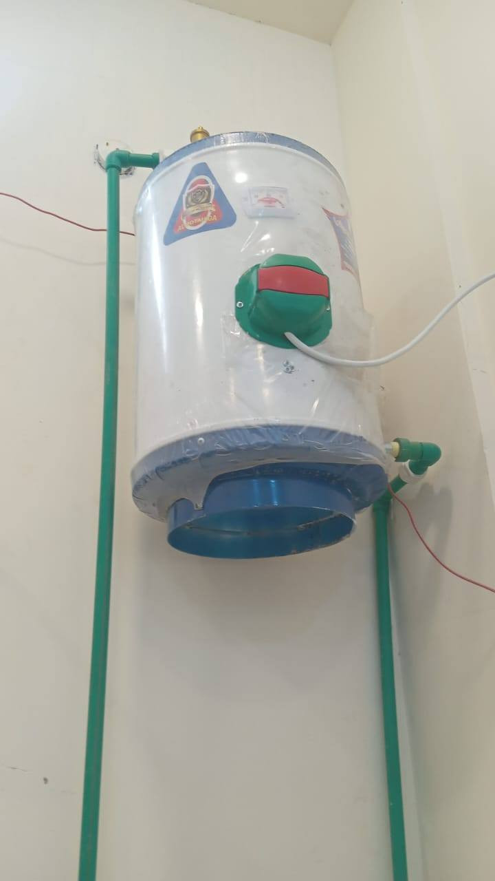 السلام عليكم 
مكوى للبيع كامل مكمل من كلشي 
بسعر مناسب جدا 
اجار المحل ٥٠٠ 
العنوان الدورة البعيثة مقبل مجزرة بغداد العصريه
***********
ملاحظة المحل صار شهرين من فتح والوارد ماله وسط
