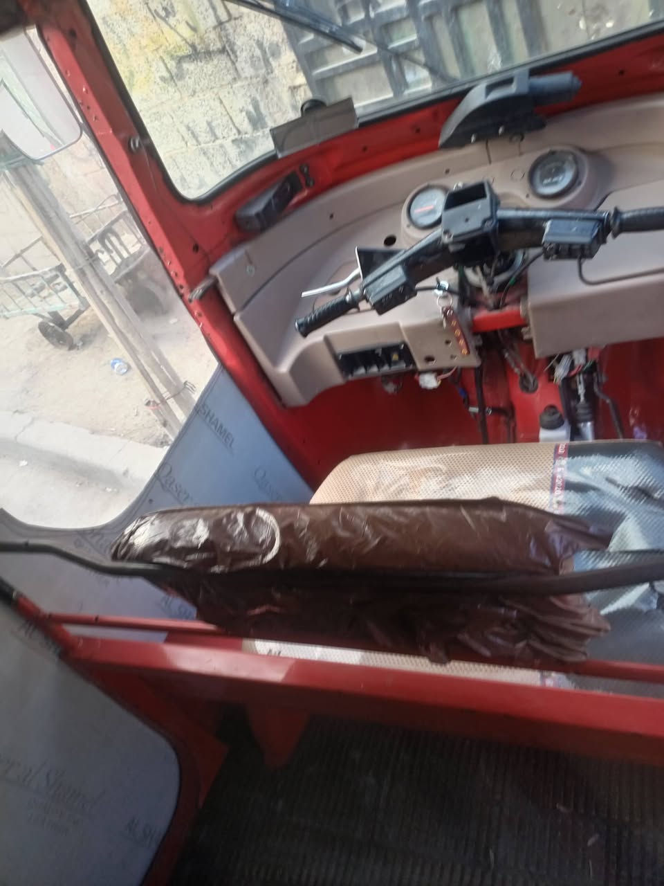 سلام عليكم ١٨ رقم و سنويه مصبوغه عام  تكتك خير من الله ما ناقصها كلشي
بغداد الكماليه ***********
