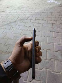 ايفون ١١ العادي كارتونه مع  ضمان ماستر والايمي مطابق الجهاز شرق اوسط  ...