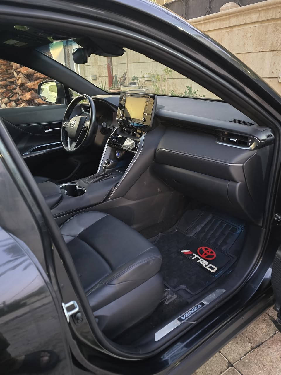 يالله بسم الله متاح تيوتا فنزا  هايبرد ٢٠٢٢ لون اسود كذاب امريكيه
مواصفات فول عدا فتحت سقف فقط 
السعر ١٩٥ ورقه 
سياره جهازه نضيفه بيها تعديل عل البارد جاملغ والباب الخلفي سياره كامله تخم تايرات جديد 
ماشيه ٣٧كيلو فقط  صوره الحادث موجوده بل الصور 
بيع او مراوس حسب القناعه 
***********
عنوان بغداد الكرخ
