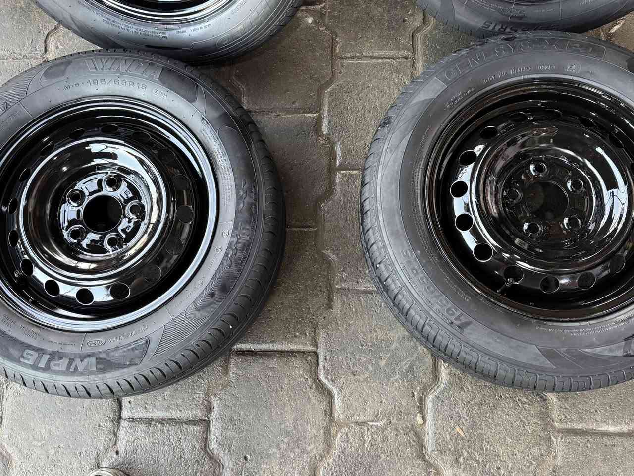 تخم ويل وتاير حجم ١٥ اصلي مكفول شرط الفحص البيع او مراوس مكاني كربلاء طوريج ***********
