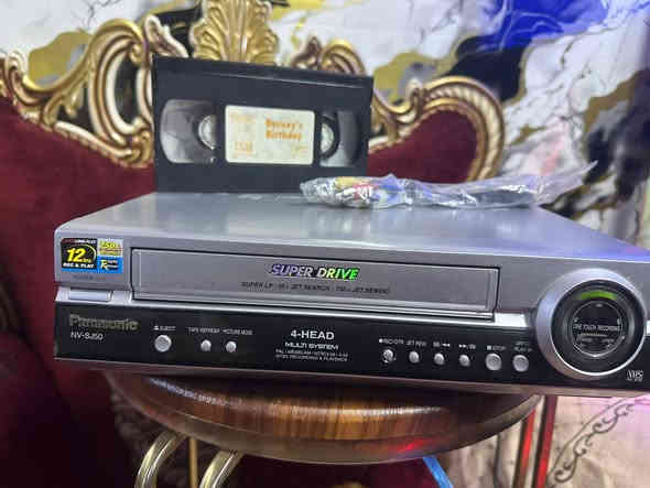 السلام عليكم فديوكاسيت بني سونك مولتي سستم جميع الانضمه يشغل شغال نظيف عرض وتسجيل عل فحص سعره ب50الف/ الهاتف ***********
