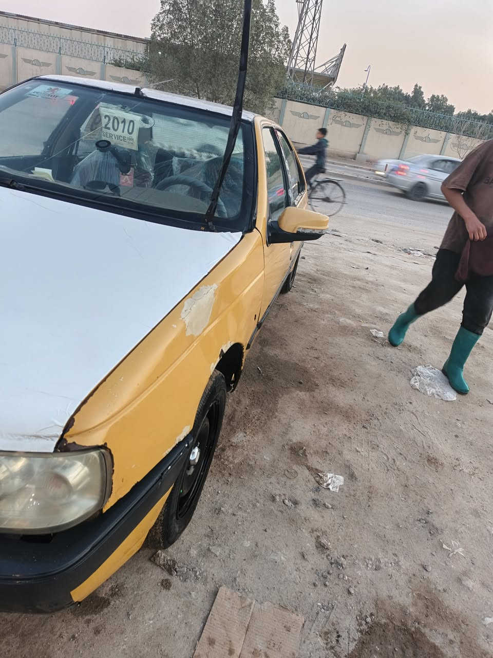 السلام عليكم بيجو 405 مديل 2010 بيه مكينه وكير كورله بيكاشو ياباني بس بيه بخار وحداديه شوي تعبانه ترايك وين مايعجبك حلو ونضيفه دوشمه جديده تخم تاير قبل شهر بدلتهن سبير نضيف عالي ناصي بيه لات لذ ومنصايه بس راعيه متيه رقمه ابيعك بدون راعي واكفلك سرقه وعشاير السعر 17 وهاذه رقمي اقره المنشور زين وتصل *********** مكاني النجف شارع المطار القديم
