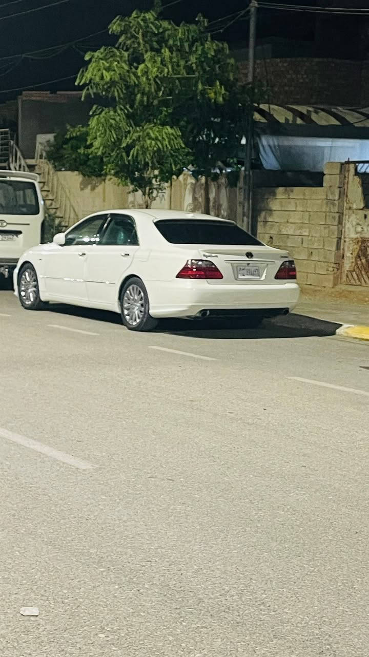 شاهينة ٢٠٠٦ براوة
بةسمة رةساسي دوو دوگمة ناوزةرد ١٠٠ هزار روشتوة بي دوكةل يةك پارچة بوياخ كودي بو كراوة 
٥٠ گةلاو معامةلةيةكي كةم 
***********
