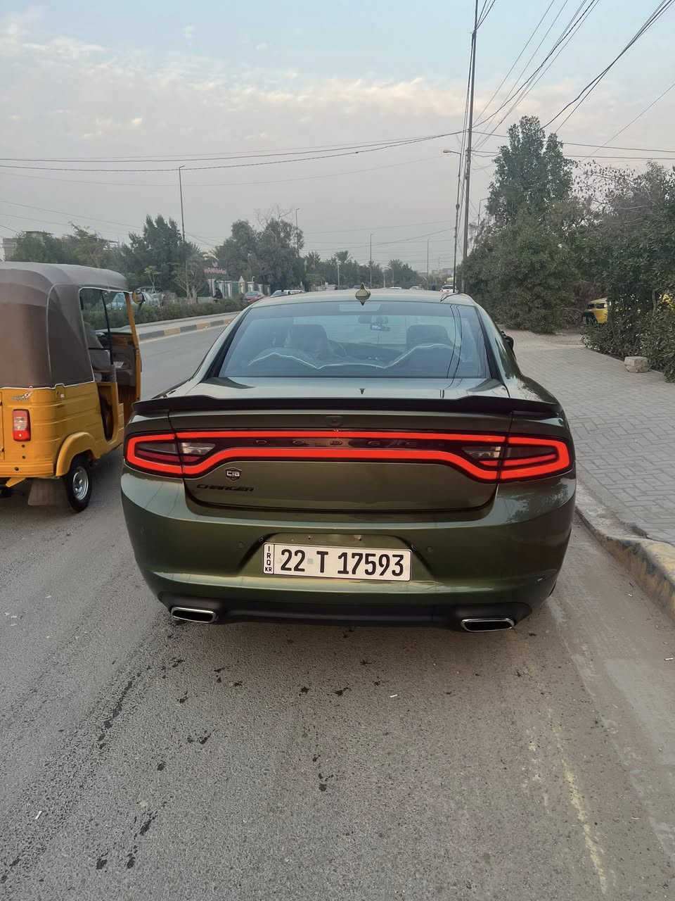 جارجر موديل 2023 لون مميز الاصدار الاخير مستوردهة على ايدي  بأسمي حادثهة فقط باب السكن مثل مموضح بالصورة فئة سكست السيارة جديدة ماشية 34 السعر 275 رقمي الهاتف *********** مكاني بغداد البياع
