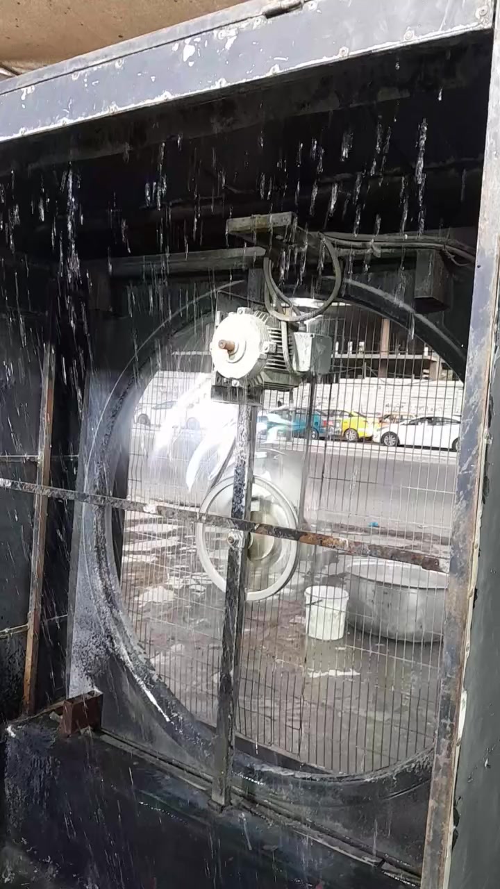 السلام عليكم مبرده حجم كبير للبيع شغاله وجاهزه السعر ٦٠٠ مكاني بغداد السيديه ***********
