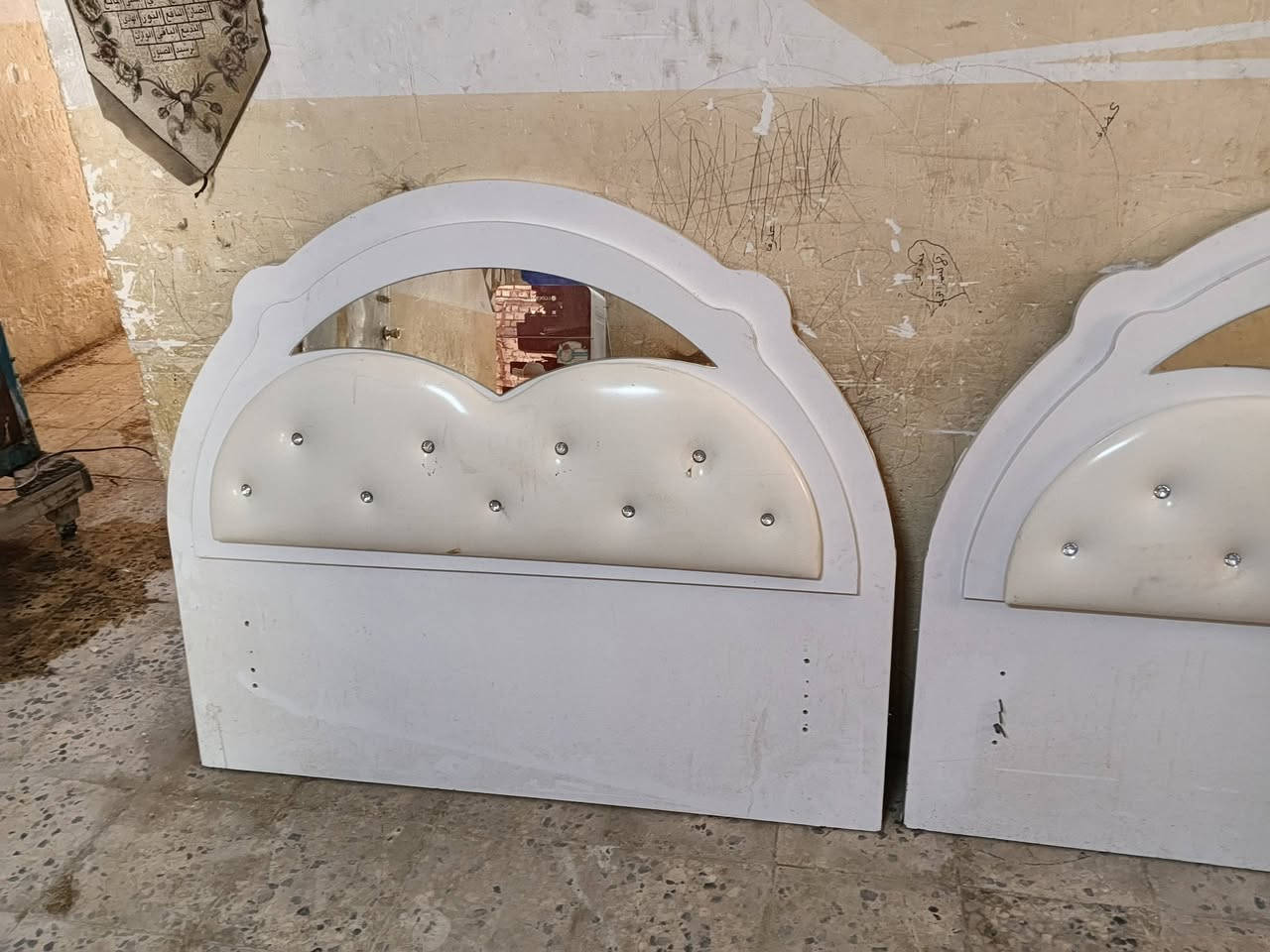 تخم عشر مقاعد تسكام وغراض للبيع بسعر مناسب العنوان بابل الحمزه الغربي الحي العسكري الاستفسار ***********
