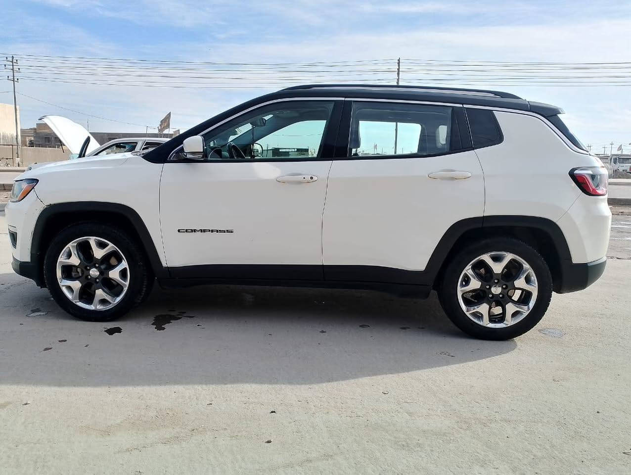 السلام عليكم
جيب كومباس ٢٠١٩ ابيض بلاك
 مرقم ذي قار مشروع وطني ب اسمي للبيع  
‎2019:الموديل 
ضربتها جاملغ فقط جهة السائق 
عداد المسافة: 150 ألف كيلو قابل للزيادة 
اللون : ابيض بلاك توب
مكان السياره : ذي قار
‎ الــمــواصــفـــات :- فول مواصفات  ١/١ 
مثبت سرعة
نقطه عمياء
مانع انزلاق 
اوتو ستوب 
بصمة
تبريد قطعتين
فول تحكم ستيرن 
سايد بريك بصمة 
رادار 
حساس خلفي وكامرة دواره ٣٦٠ 
كشنات جلد وكرسي السائق كهربائي 
شاشه لمس كبيره
تدفئة كراسي وستيرن
العديد من المواصفات غير مذكورة 
السعر: 140 وبي مجال
تفاصيل اكثر: 
اتصال وبي واتس اب
***********

*التبريد بيها ما يشتغل حاليا*ض
