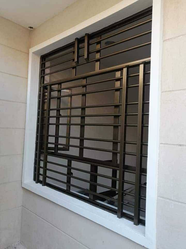 يارزاق ياالله من رخصة الدمن صباغ بيوت وشبابيك وبيبان شغل درجه اولى وبسعار مناسبه رقمي ***********
