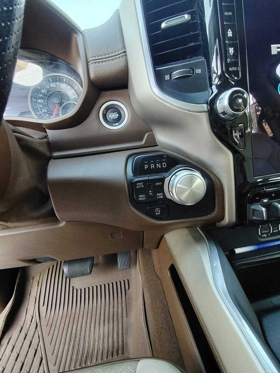 رام ٨ سلندر المرغوب مواصفاتها معروفة و سونار داخل المنشور رايدها ب ٢٩٥ مكانها الطوبجي 
***********
