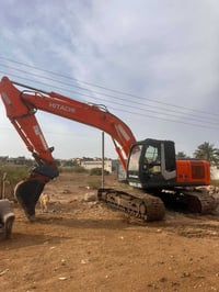 للبيع حفاره هيتاشي زت ثري. رقم بغداد. انكليزي.شرط التحويل. محرك جديد. ...