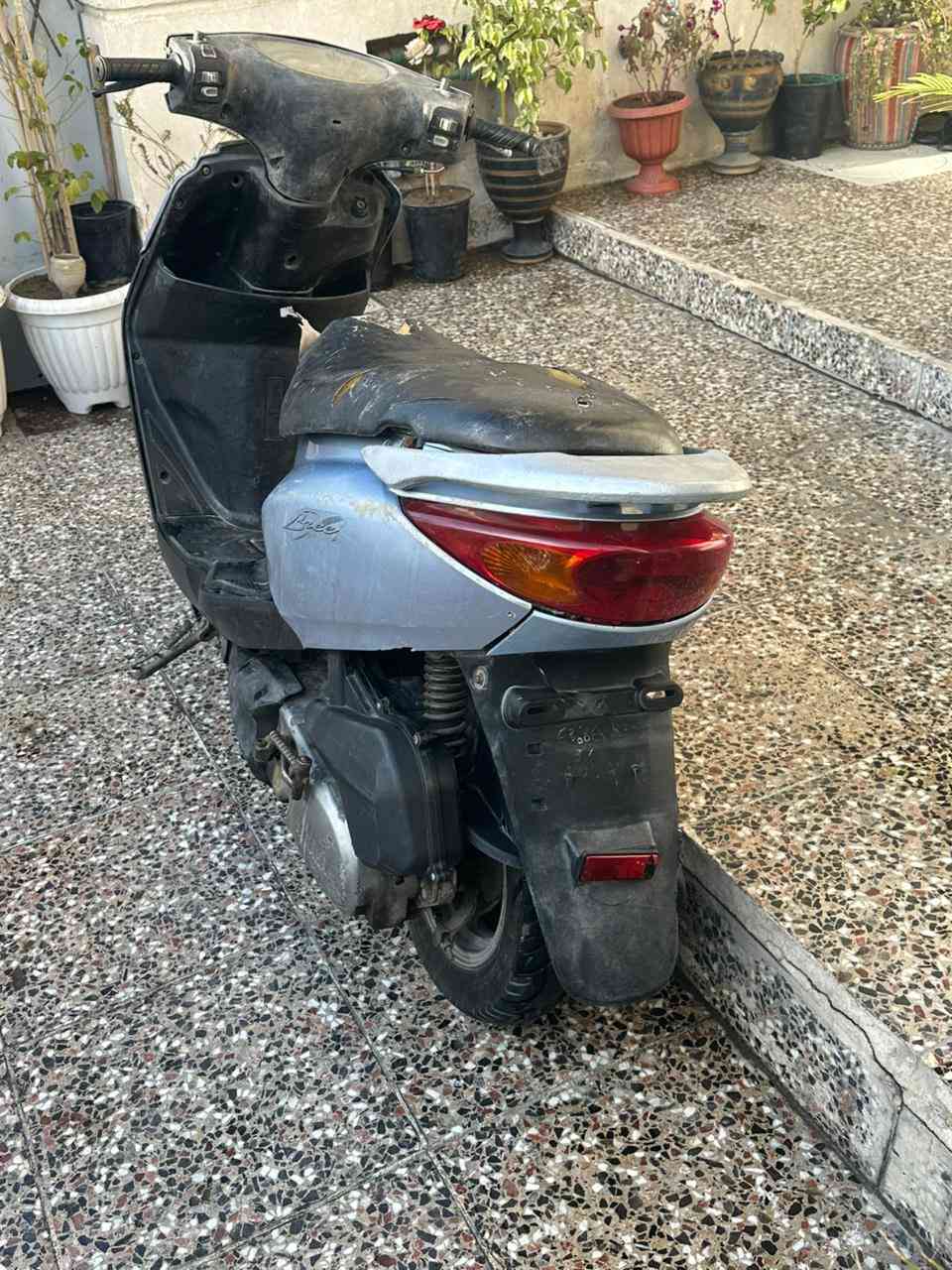 السلام عليكم دراجه بريز طافيه كاطعه ناريه كوم حديد اكرر كوم حديد كفرات بلاديه كابريتر اصليه تايرات جدد بريكات شغاله سعر ٢٧٥ الف عنوان بغداد البلديات رقم تلفون *********** اعتذر عن لرد
