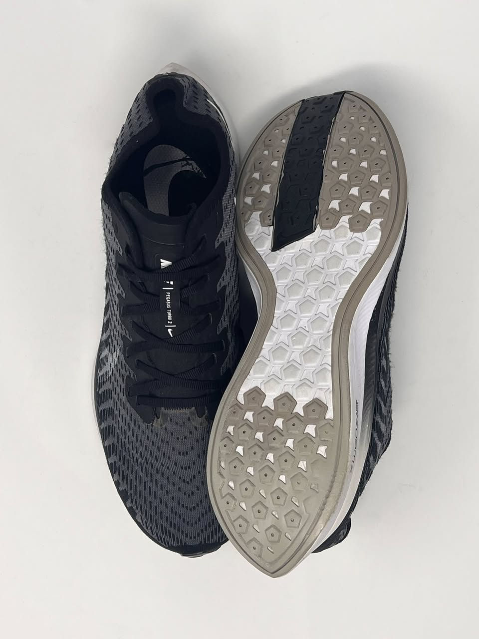 Nike zoom X باله  مستعمل 
باله فيتنامي غير مستعمل قياس 42(26.5cm)، وزن خفيف وفوم مريح استعمال يومي او جري، السعر 20الف دينار توصيل موجودً


**إذا كنت صاحب هذا الإعلان وتريد حذفه لأي سبب، رجاءا أرسل رسالة إلى الدعم الفني**