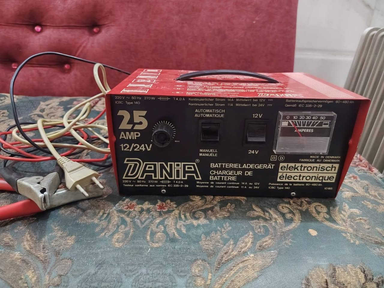 السلام عليكم شاحنه بطاريات كل لاحجام شحن اوتوماتيك 12V و24V من يفول تفصل تلقائي شحن سريع صناعه دنماركيه مكاني بغداد الشعب لايوجد توصيل للاستفسار ***********
