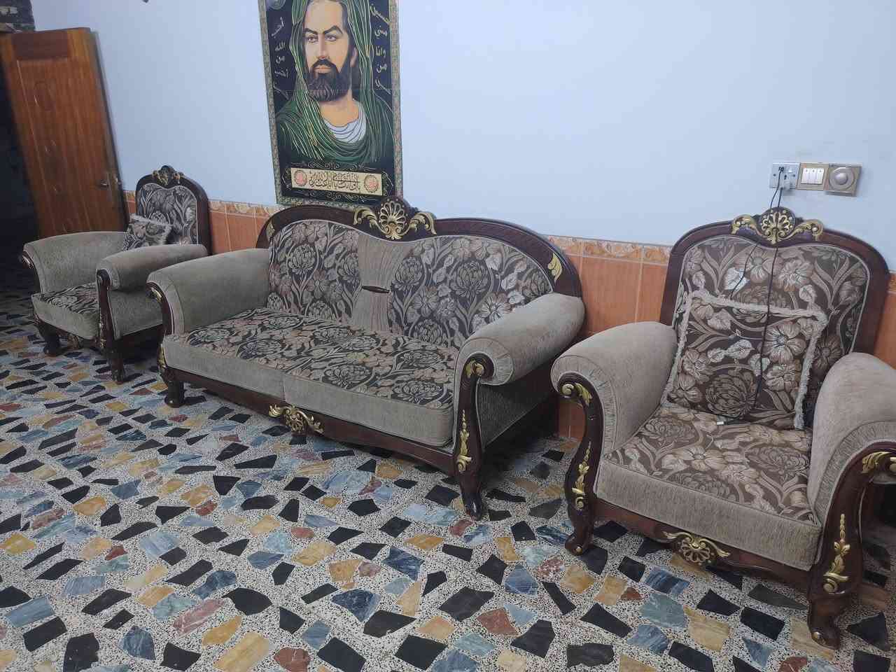سلام عليكم تخم للبيع تخم نضيف اخو جديد  المكان شعب شارع صحه سعر500وبي مجال ***********
