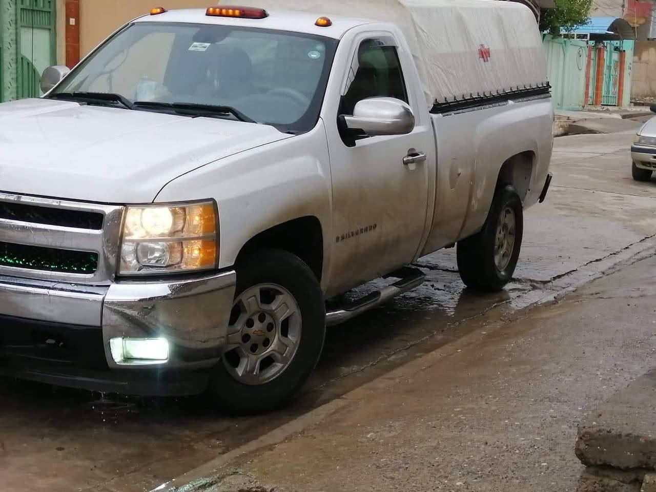 السلام عليكم بيكم سلفاردو  تك قمارة 6سلندر بدون صبغ الستفسار ***********
