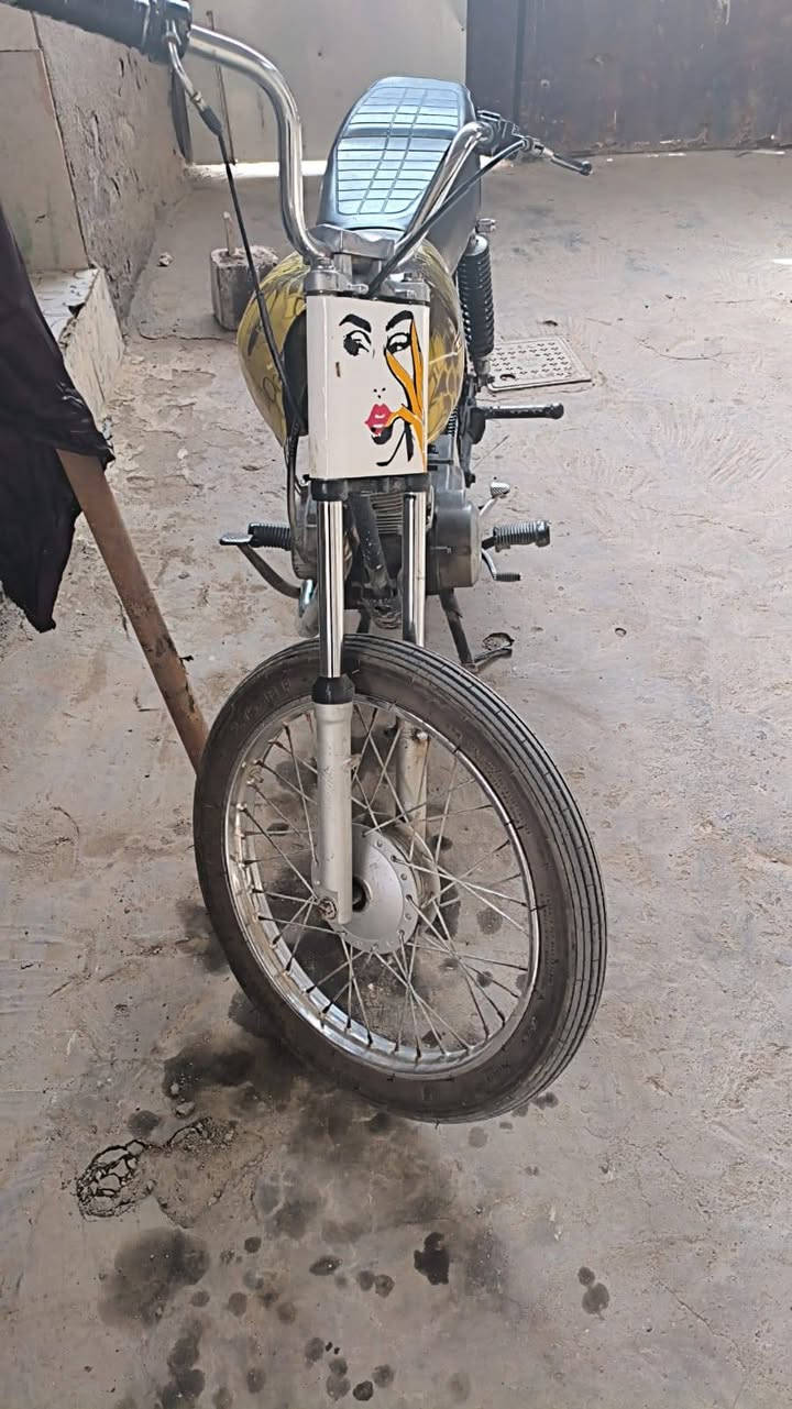 سلام عليكم دراجه نامه للبيع دراجه نضيفه ما نقصه شي بس مجرد مكينه جارده مكينه ناعمه لا صوت ولا تبخير مكان دراجه ناصريه مركز سديناويه سعر 350وبيه مجال لشراي ***********
