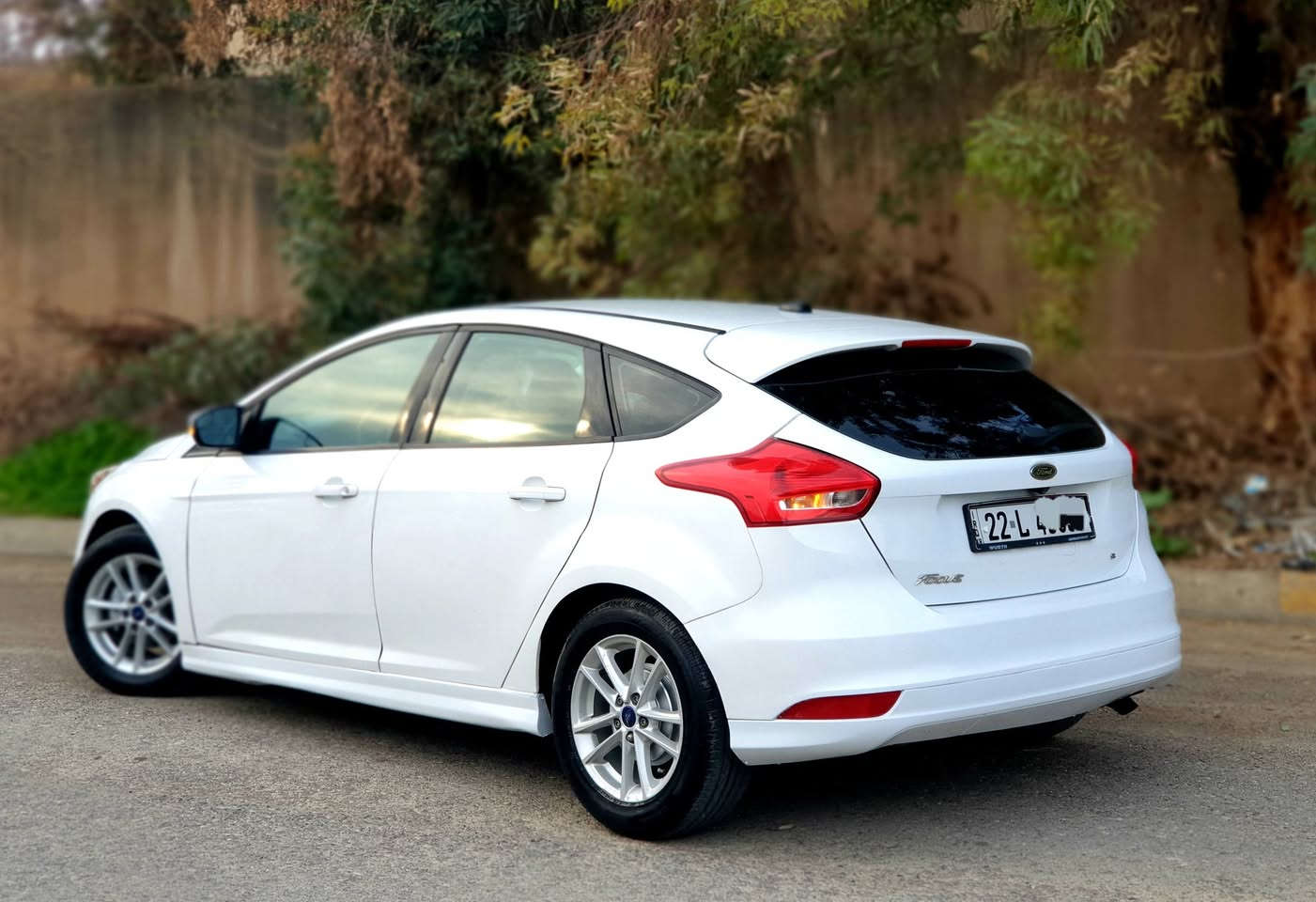 FORD FOUCSE 2016
 مواصفات SE
4 جامات کهربائیە
مرایة كهربائية
مرایة اشارة
شاشة ئایباد
كامیرا
تحدید سرعة
ستیرن فولیوم
گیر و محرک و تبرید بشرط
بجم و خلف کبس 
بیها اربع قطع صبغ بدون معجون بدون دواخل
ایرباکات کلها سلیمه
سعر ۷۵ ورقه
مکان السیاره اربیل *********** فایبر واتساب
