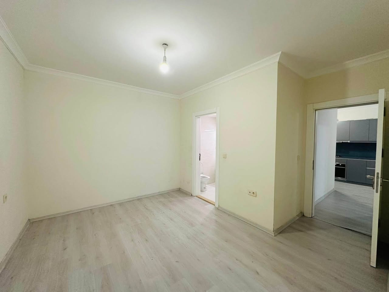 عرض المطار
شقة #للايجار في مشروع لالاف مطلة على المطار ✅
مساحة الشقة: 118 متر ~ غير مفروش ~ الطابق: 6 ~ اتجاه حديقة
السعر: 400 دولار

اتصل لمزيد من المعلومات 📞
*********** | واتساب 🟢 أربيل, العراق
