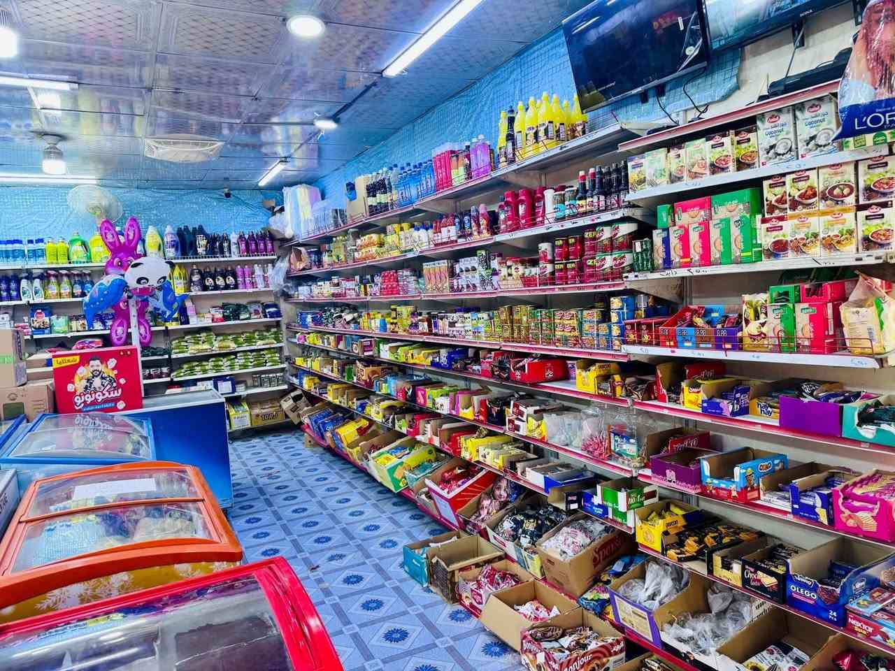 سلام عليكم ورحمة الله وبركاته 
اسواق للبيع:
موقعها كلش حلو البلديات ظهر خدمي شارع المصرف موقعها ركن ويمها ٣ مدارس كبالها ثنين وكل وحده بيها دوامين ولد وبنات وبصفها مدرسه متوسطه ومعهد للطلاب تحتوي على ٥ بطحيات و٩ عارضات الاسواق خير من الله بيها شغل خير من الله اريد ابيعها لان يرادلها التزام واني ماعندي مجال اني طالب جامعي مرحلة ثالثة واخوي طالب مدرسه وعندي دوام يومي وما مخليها بيد عمال بيها مسواك خير من الله متروسه ترس وبيها سستم كامرات ٨حديث مرتب وكامل تحكم ومراقبة على التليفون صوت وصوره وبيها سبلت كنتوري +مبردة ام الدكت + سخان مي ايجارها ٤٠٠ بالشهر وقابل للتفاوض ودخل مالتها اليومي٤٥٠ الف وايام الدوام والمدراس يعبر ٥٠٠الف خير من الله السعر  اي استفسار ***********
