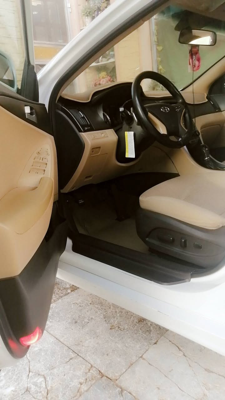 السلام عليكم سوناتا للبيع ١٣ شكل ١٤ خليجي فقط قبق الجنطه مصبوغ والباقي مكفوله كفاله عامه سعر 142 وبيهه مجال عنوان حله شارع ٦٠ للتصال ***********
