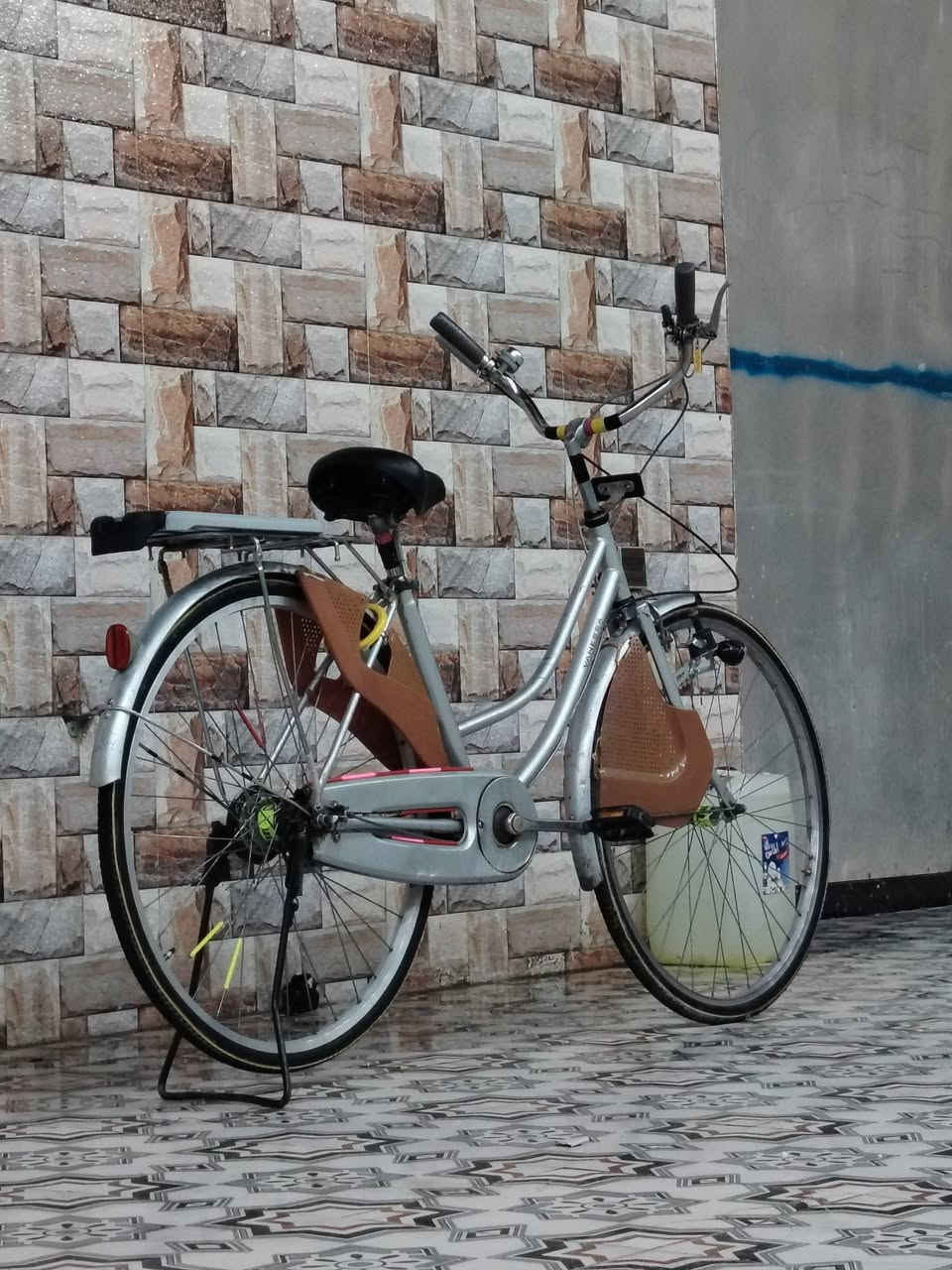 سلام عليكم بايسكل 27 نضيف البايسكل كامل من كلشي عوزه اشياء بسيطه لبايسكل بيه بدال 3سرع قوي وسريع وخفيف والبايسكل مناسب جدا ب 70وبي مجال حك الجيه شراي خاص مو شاري لاتعبني مكاني النجف خان النص (الحيدريه) مديل 11


**إذا كنت صاحب هذا الإعلان وتريد حذفه لأي سبب، رجاءا أرسل رسالة إلى الدعم الفني**