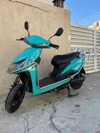 دراجه شحن 2025 للبيع لون مميز خمس بطاريات 🔋 حالتها ممتازة ومابيها نقص ...