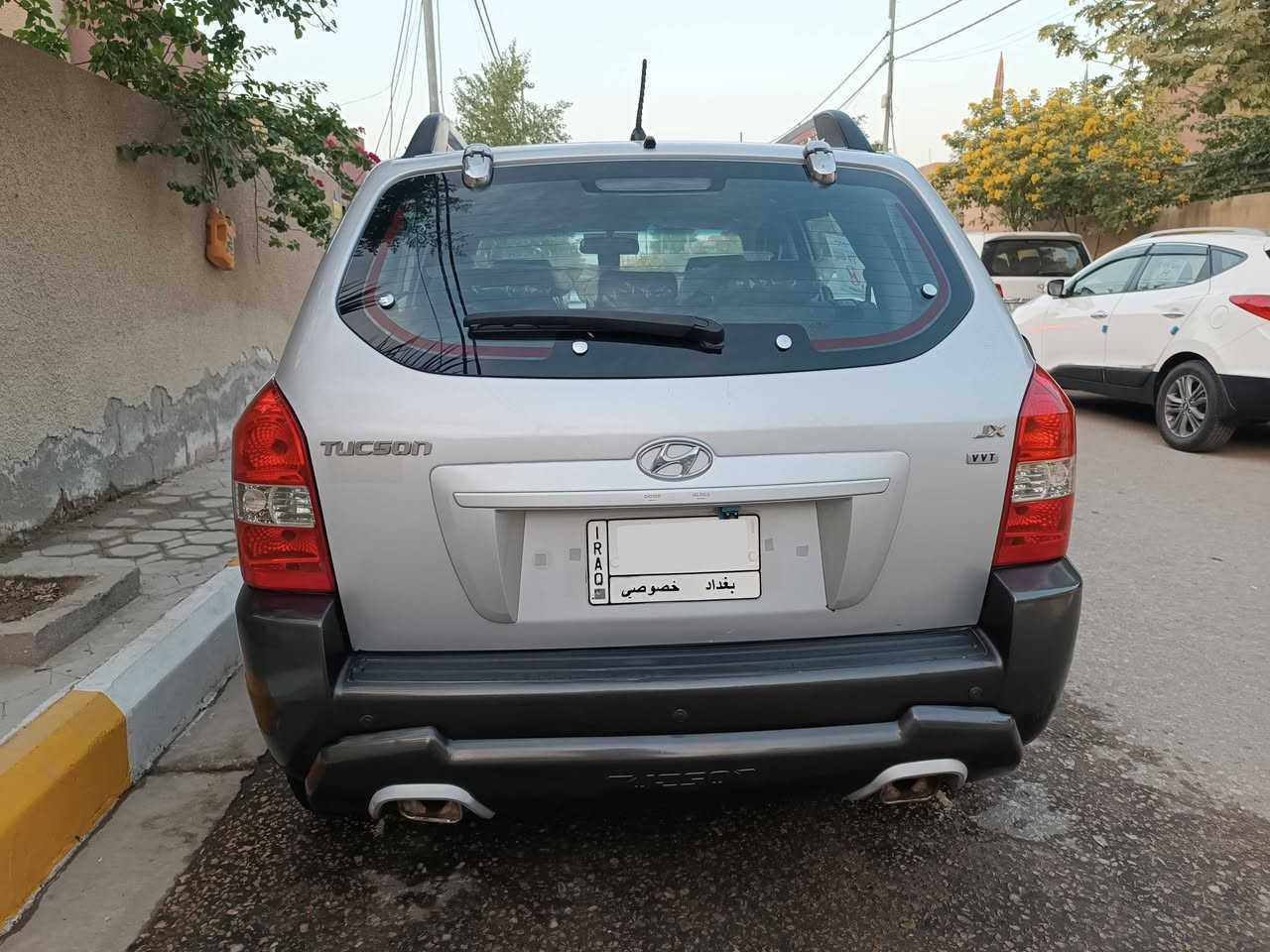 السلام عليكم 
هونداي توكسان للبيع مكفوله كفاله عامه من ضربه وصبغ وتبديل فقط بارد بسيط كما موضح بالسونار المرفق بالمنشور وارد كوري موديل 2009 رقم بغداد الماني مشروع وطني سنويه مجدده 2029 مواصفات السياره محرك 4سلندر 2000 دوش المرغوب ويل كب سنتر لوك شاشه كبيره لمس كامره خلفيه حساسات خلفيه كشنات مدوشمه أرضيه مغلفه جلد كير محرك حداديه كهربائيات تبريد ثلج تدفئه تخم تاير بطاريه جديده سياره جاهزه أي نقص مابيه 
السعر النهائي / 125$ 
العنوان كربلاء المقدسة 
للأستفسار الأتصال على الأرقام 
***********
***********
غير متواجد على الفيس
