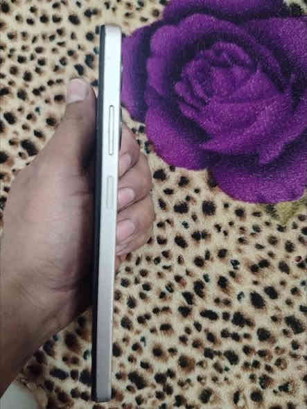 السلام عليكم تلفون انفنكس ذاكره128 للبيع شاشه مفطره بس من فوك السعر 75مكاني بغداد الشعله ***********
