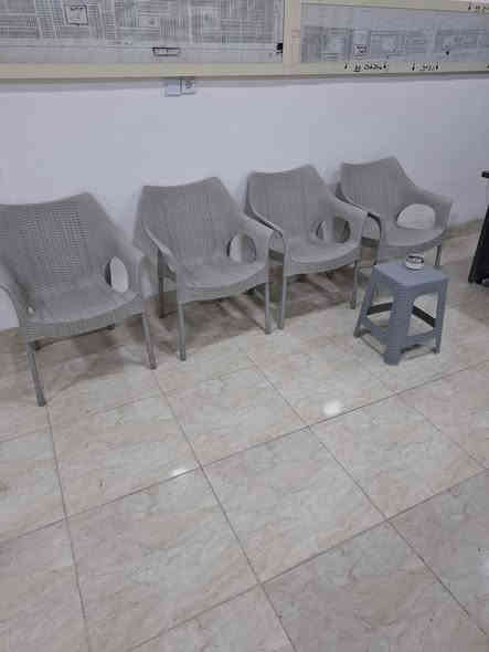 ميز  مكتب  للبيع  جديد لوك 
مع  كراسي   عدد   ٦  
سعر   الميز   قفل  ٩٥  الف      قفل 
سعر  الكراسي  عدد٦   ب  ٦٠ الف   قفل  

      ***********   📞
