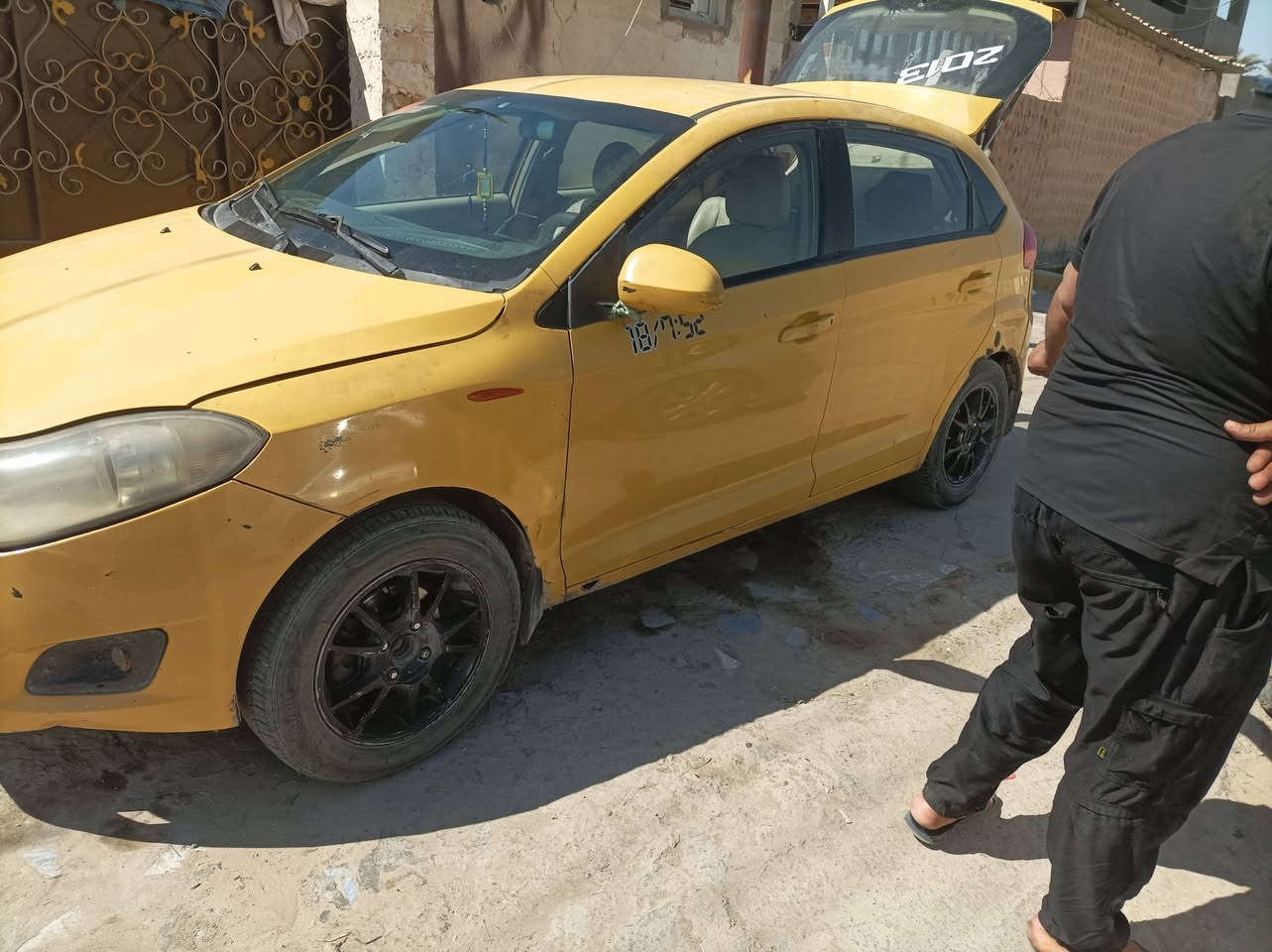 السلام عليكم للبيع شيري ٢٠١٣رقم بغداد سيارة جاهزة تبريد كير مكينه تايرات غرفه كلش حلوة شاشه تاب كشنات جلد سيارة مكفوله من الضربه صاحبها ماندله مستمسكات راعيها موجودة ابيعلك اتكفلك سرقه وعشاير وقانون عنواني جبله السعر ١٥وبيها مجال لاتتصل ودكلي شبيها ***********
