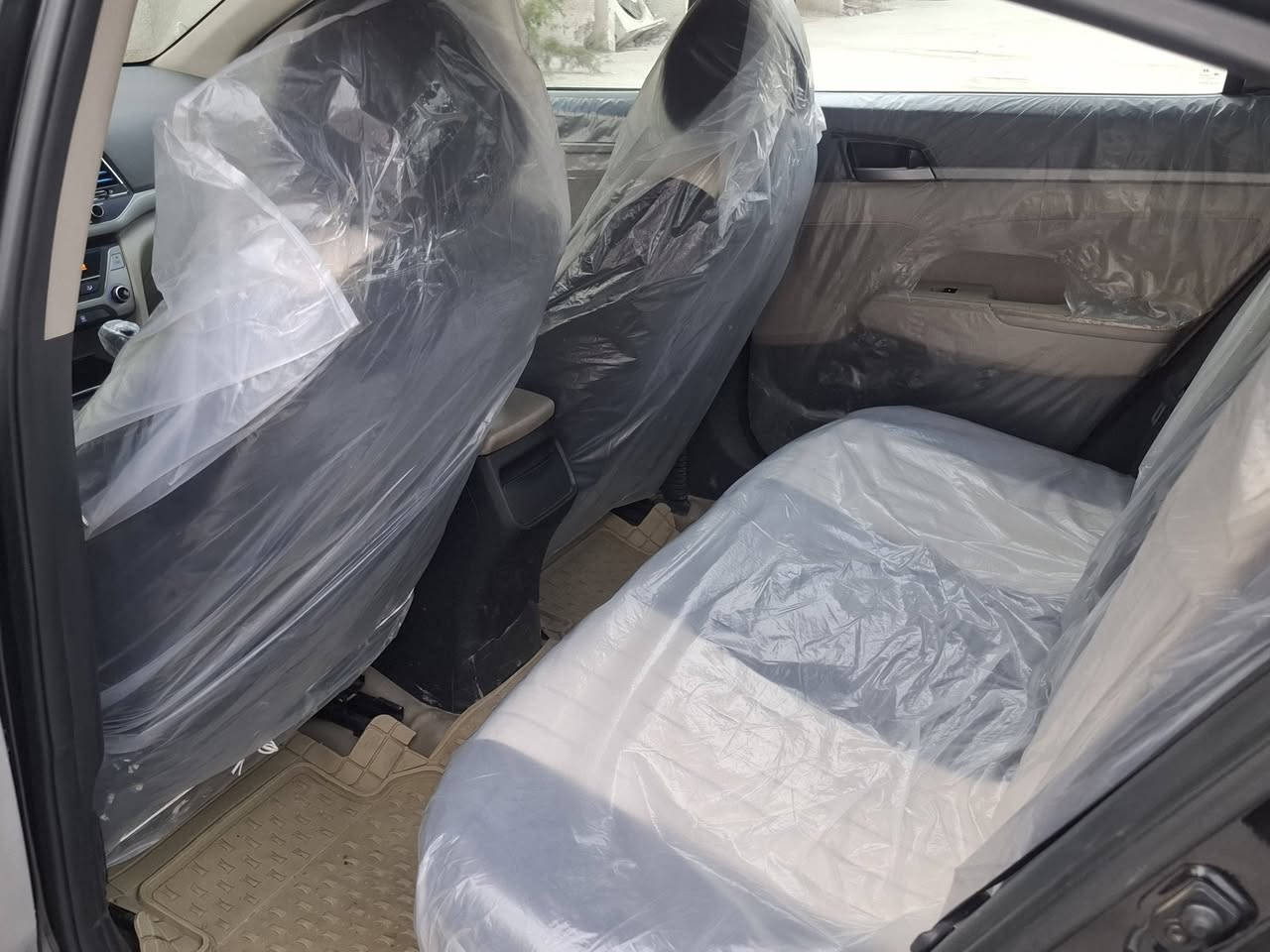 سلام عليكم النترا2018كير ومحرك وحدادية كفالة تخم تاير جديد مال جناي جاهزه الاخير تبريد ثلج ⛄️ بيها3قطع صبغ فقط رقم  شمالي سليمانية 
السعر125 بيهه مجال لشراي 
الاتصال***********
مامتواجد على الفيس  👆👆
مواصفات السياره 
شاشه كبيرة
تحكم استيرن 
كامره
3انضمه قياده
