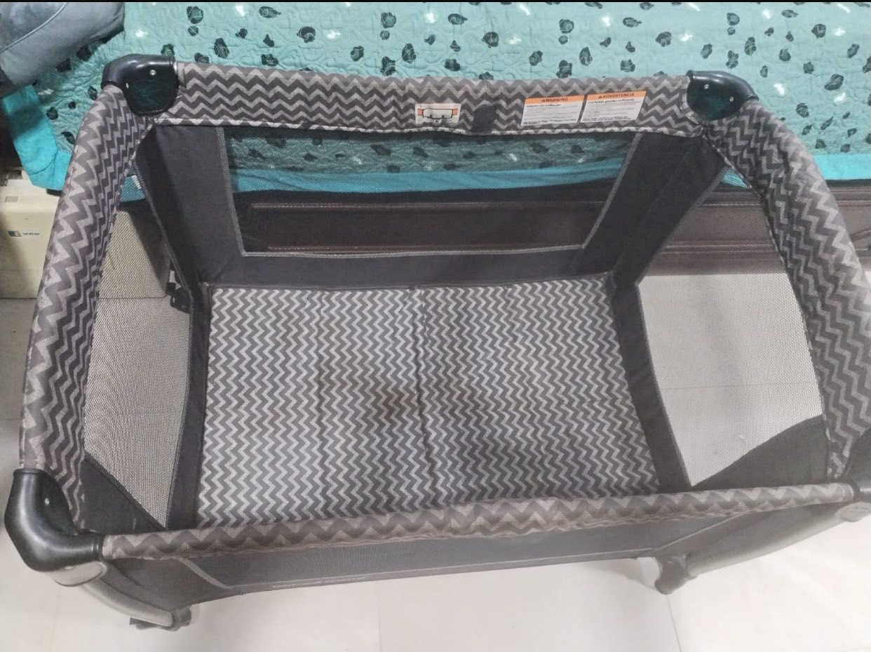 سرير طفل كامل ويتطبك ماركة baby trend 
السعر 130 وبي مجال 

دوشك طفل 120 * 60 
السعر 70 وبي مجال 

مكان بغداد - الشعب 
***********
