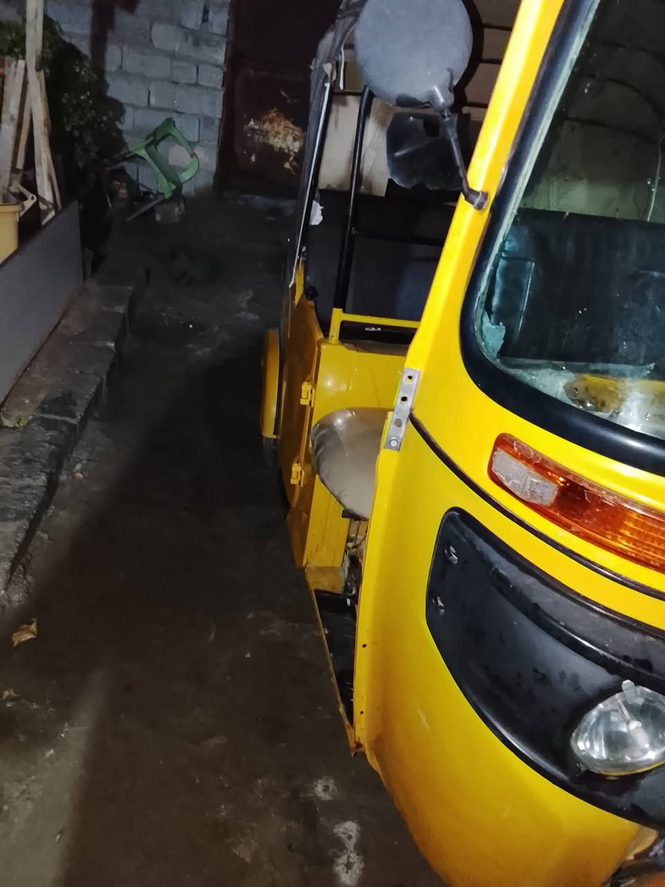 سلام عليكم تكتك للبيع 2021 اوراق مكان كربلاء امن داخلي قرب سيد محمد ***********
