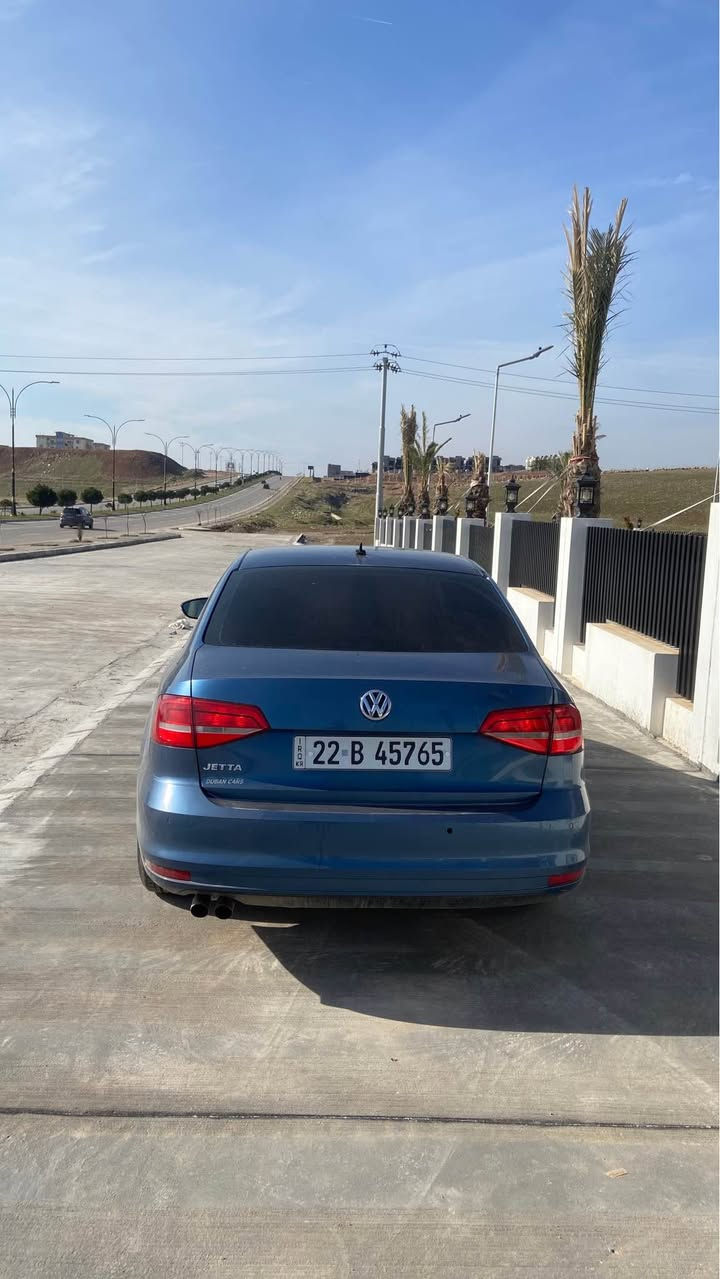 جیتا مۆدیل ٢٠١٥خلیجی مەکینە ٢٠بی تۆربۆ کلینە بی سبوخە بی تعدیلە هەیکەلی زۆر جوانە بی مەسروفە بەس دوو بست لە سەقفی کليری هەلداوە کلێرم کردۆتەوە لە خەسل هەلیدا سەیارەکە بە ناوی خۆمە بی مەسروفە گێر مەکینە بە شەرتە هەموو شتی بە شەرت  سعری ١١٧مەجالی تێدایە
*********** اكر, نينوى
