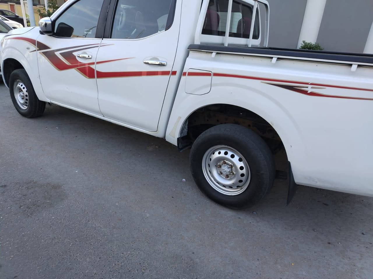 سيارة نيسان بيك اب نيفارة 2017
مجددة السنوية لغاية 2028
كير عادي
ضربة بالجاملق الامامي وطرف البنيد بارد
مكينة وكير ما مفتوح 
السيارة جاهزة من كلشي
الي يحب يجي يتفضل ويشوفها بعينه
السعر من الاخير 140 وبيهة مجال بصيط
التواصل على الرقم ***********
