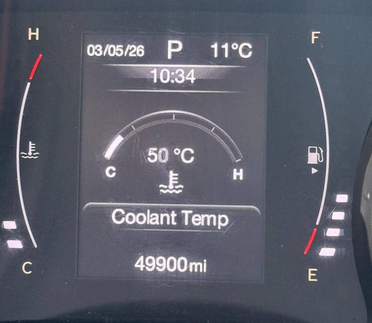 ‎Jeep Compass
‎اللون : اسود
‎السعر 118 بيه مجال
‎عداد المسافة :50 الف ميل
‎حجم المحرك : 4 سلندر ( 2.4L )
‎ناقل الحركة : گير اوتوماتيك وعادي من 8 سرعات
‎المواصفات :
‎دفع رباعي
‎شاشة لمس
‎كشنات مخمل هيتر تدفئة 
‎هيتر ستيرن
‎تحكمات ستيرن جهتين
‎تبريد وتدفئة قطعتين امامي وخلفي
‎مثبت سرعة ذكي تفاعلي
‎بصمة 
‎تشغيل عن بعد
‎سايد بريك بصمة
‎مانع انزلاق
حادثها باب امامي مع جاملغ امامي وموجوده صور الحادث
وهنا بيها طخات بأماكن مختلفه مع صبغ 
شبه حزام 
مكفول الدواخل وحاليا بيها جراد بالبنيد وبدايه الجاملغ من فوك
وحداديه اماميه وسط
*********** للاستفسار واتساب او اتصال 
 بغداد المنصور بغداد, العراق
