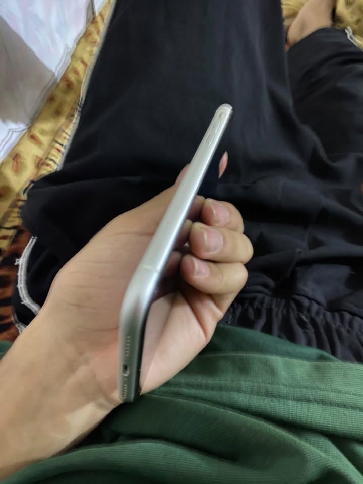 سعره قفل قفل قفل 150  لاتكلي بعد بي ابد
آيفون ١١ عادي شرق اوسط بس ضهره عوزه تبديل شاشه احسن نوعيه مبدل فيس إيدي شغال بس بي مشكله 
بطاريه البلاديه ٧٤ ذاكره ١٢٨ 

مكاني نجف مشخاب 

رقمي *********** بي واتساب
