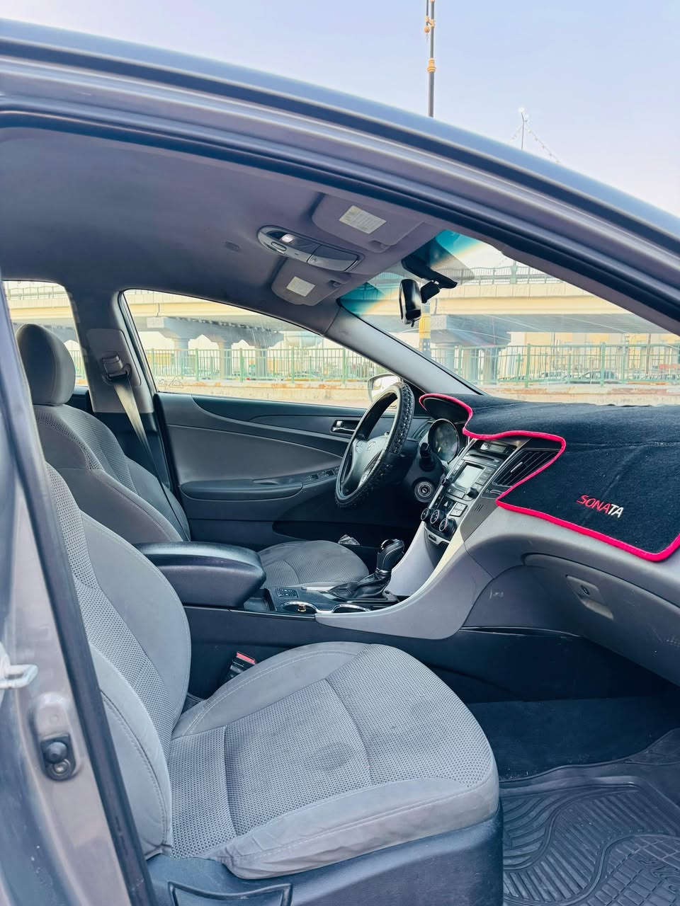 سوناتا موديل2014وارد امريكي حادثها جاملغ الخلفي وباب  وبل عراق بيها قطعتين صبغ بدون حادث كير ومكينه كفاله  تبريد ثلج حداديه جديده تخم تاير جديد ماشيه 90 موصفاتها كشنات كهربائيه تدفىه تبريد بل كشنات شاشه لمس بلادي 4انضمه قياده اشاير بل مري  كامره دواره بلادي السياره مانقصها اي شي  السعر 98وبيها مجال ***********مكان سياره كربلاء مركز مدينه
